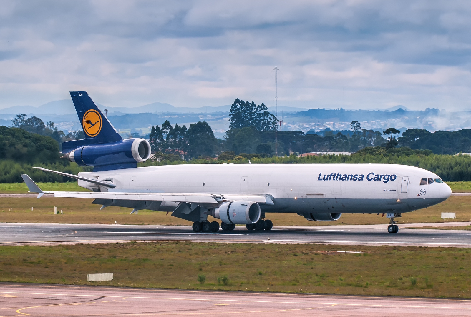 D-ALCH - McDonnell Douglas MD-11(F)