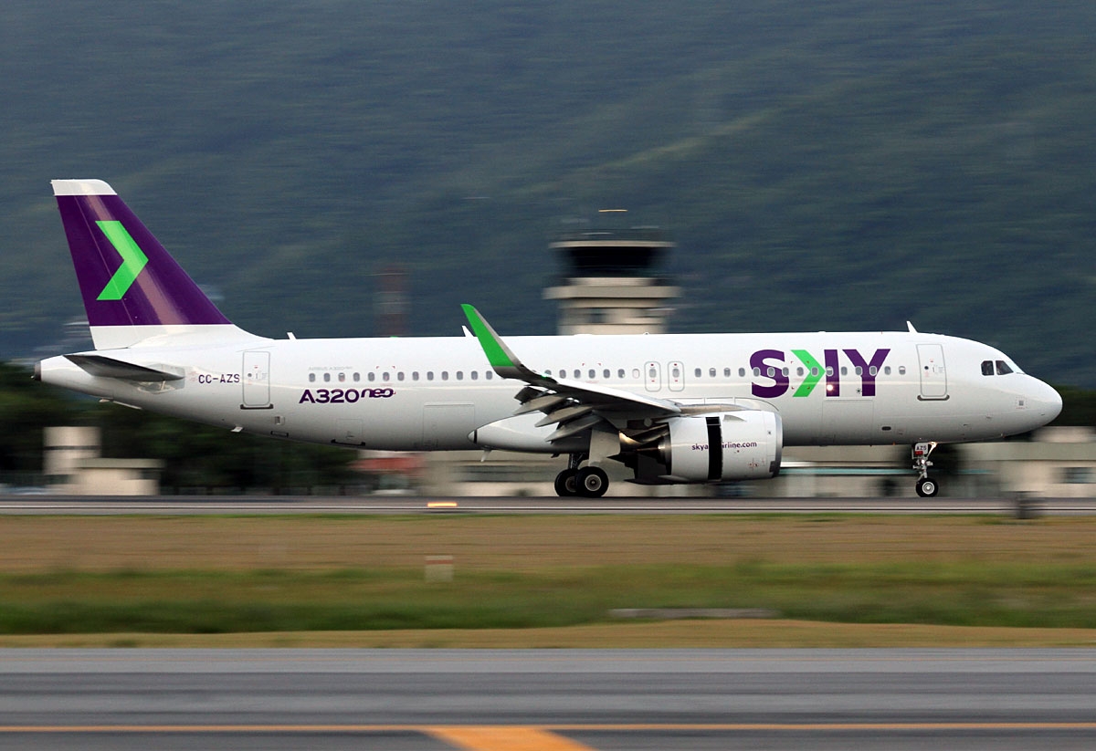 CC-AZS - Airbus A320-251N