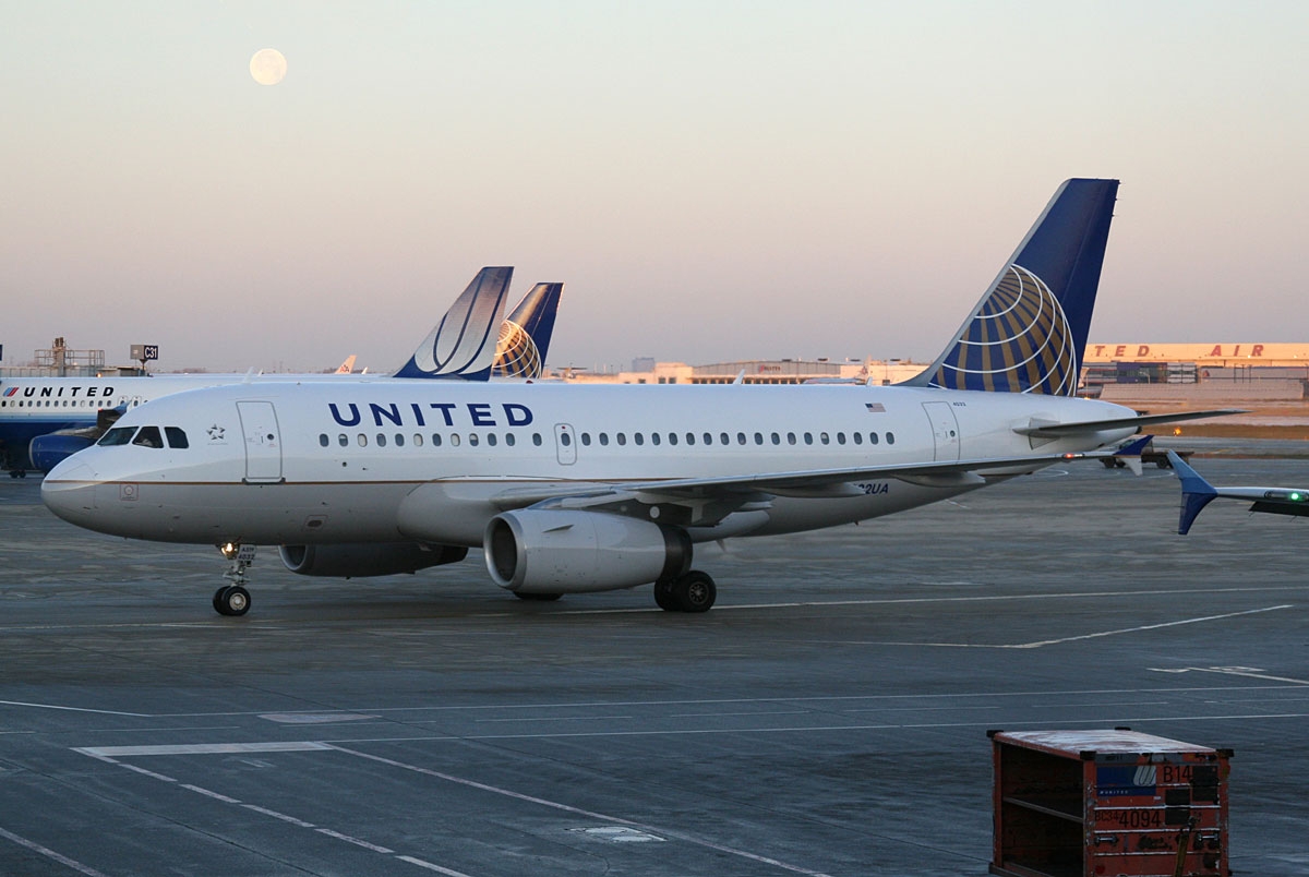 N832UA - Airbus A319