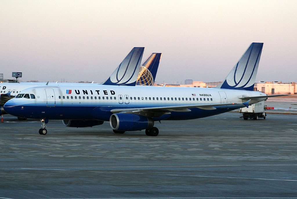 N486UA - Airbus A320