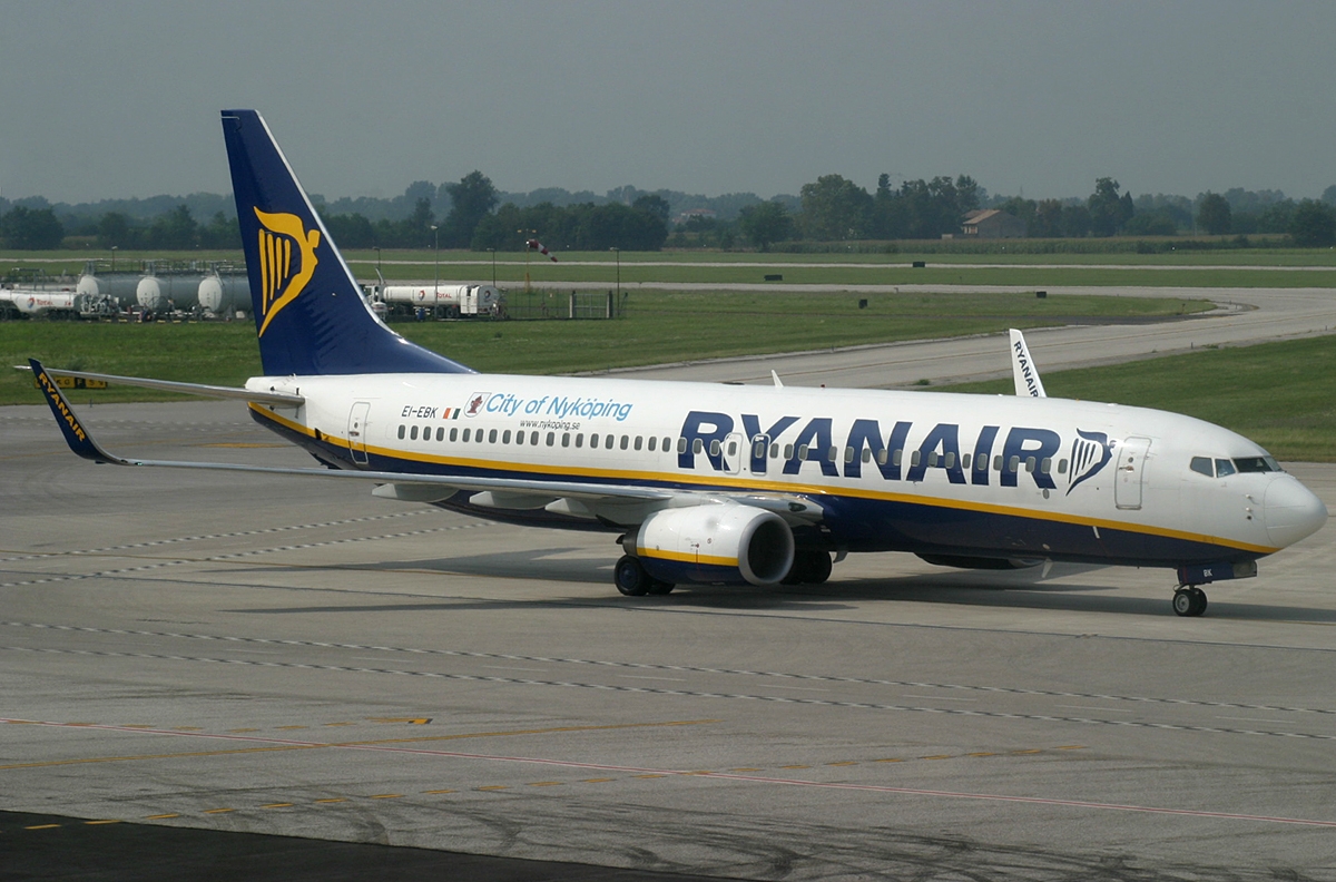 EI-EBK - Boeing 737-800