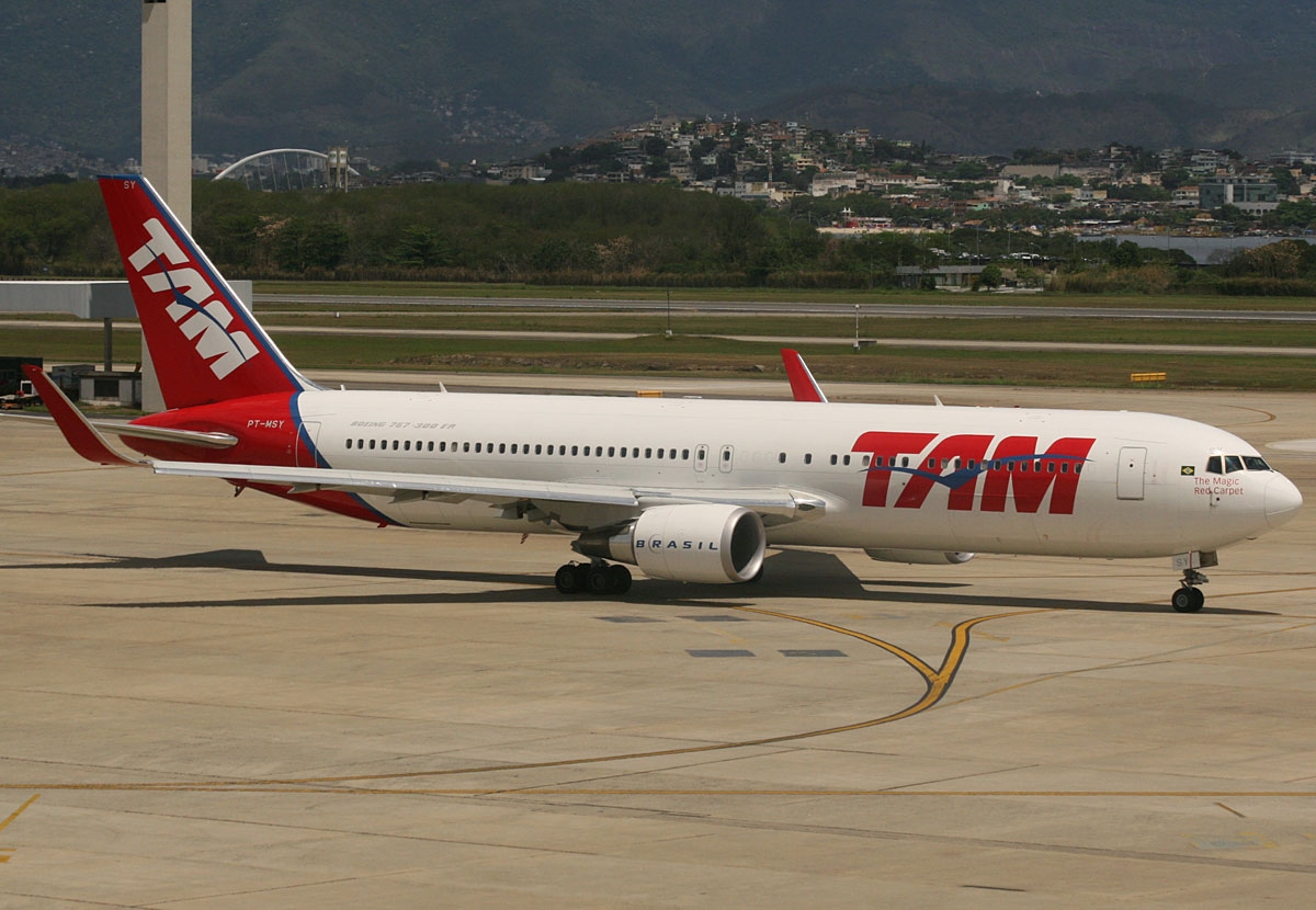 PT-MSY - Boeing 767-300(ER)