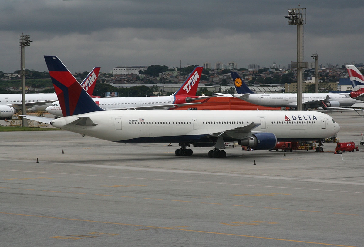 N828MH - Boeing B767-400