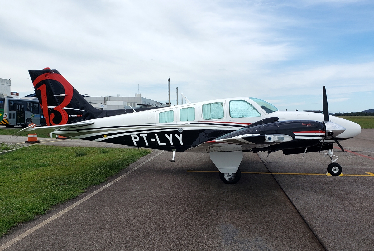 PT-LYY - Beechcraft 58 Baron