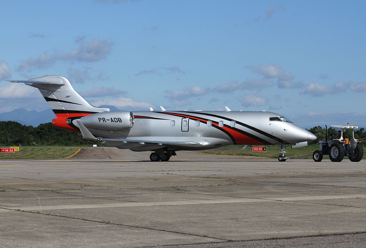 PR-ADB - Bombardier BD-100-1A10 Challenger 300