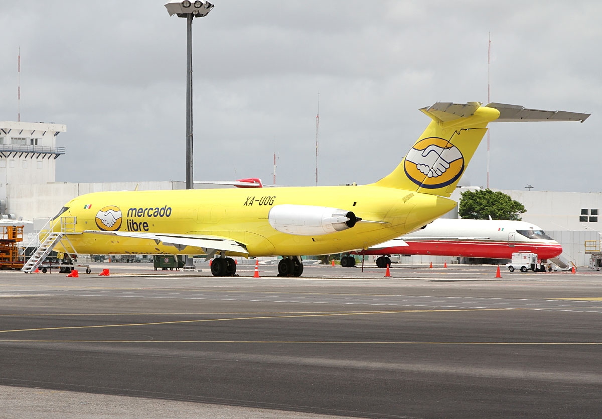 XA-UOG - McDonnell Douglas DC-9-33SF