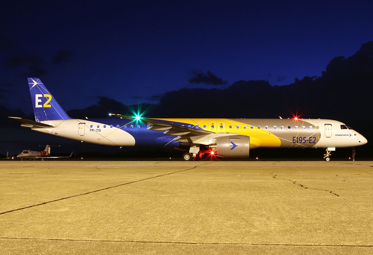 PR-ZIQ - Embraer 190-400STD