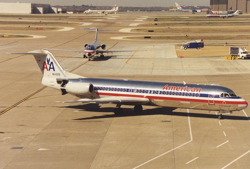 N1452B - Fokker 100