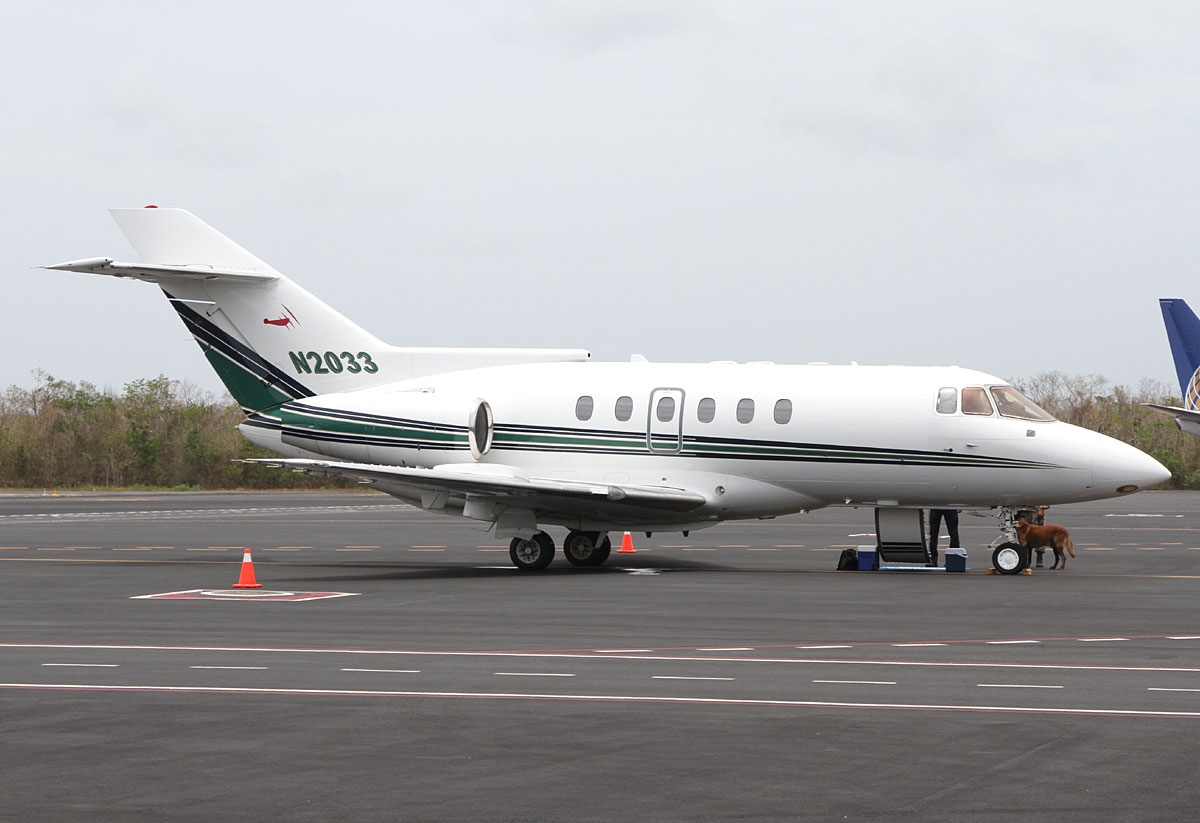 N2033 - Raytheon Hawker 800