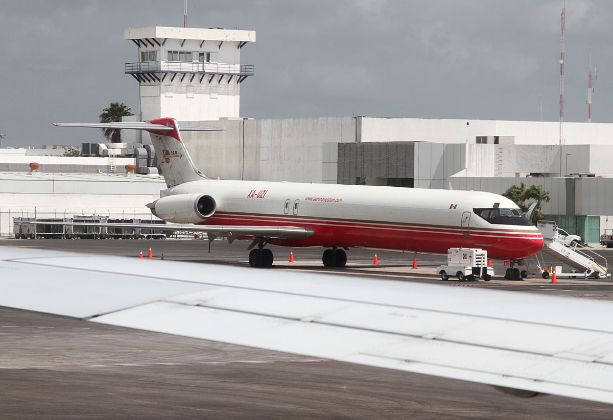 XA-UZI - McDonnell Douglas MD-83SF