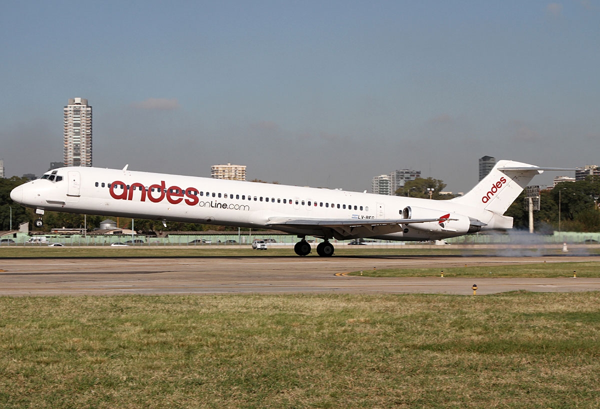 LV-BEG - McDonnell Douglas MD-83