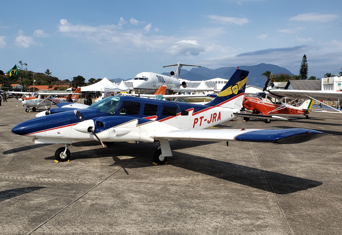 PT-JRA - Piper PA-34-200 Seneca