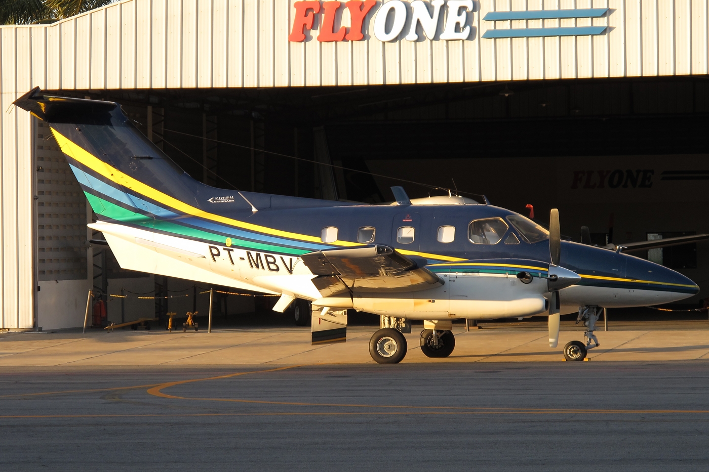 PT-MBV - Embraer EMB-121 Xingú