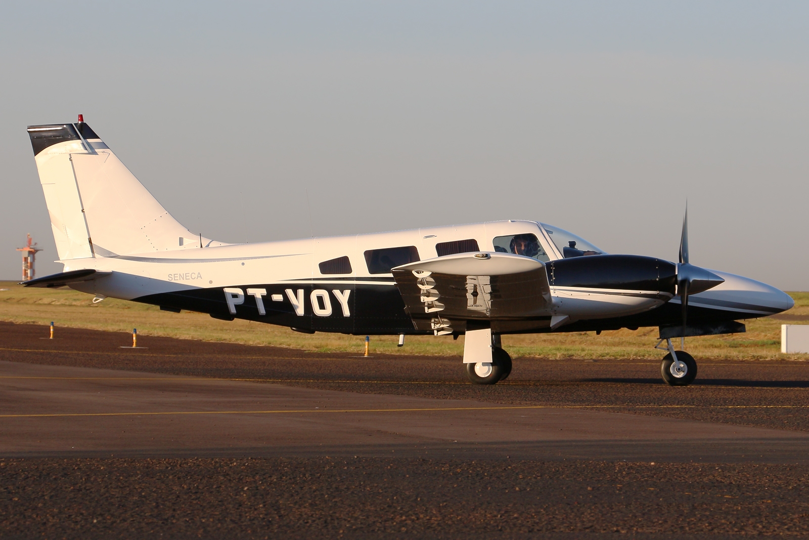 PT-VOY - Neiva Emb-810D Seneca III