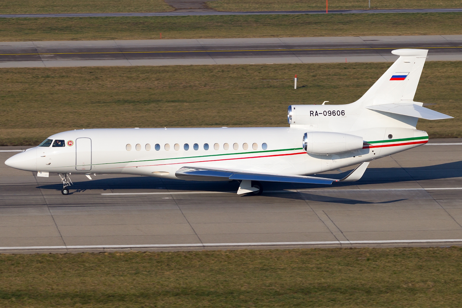 RA-09606 - Dassault Falcon 8X