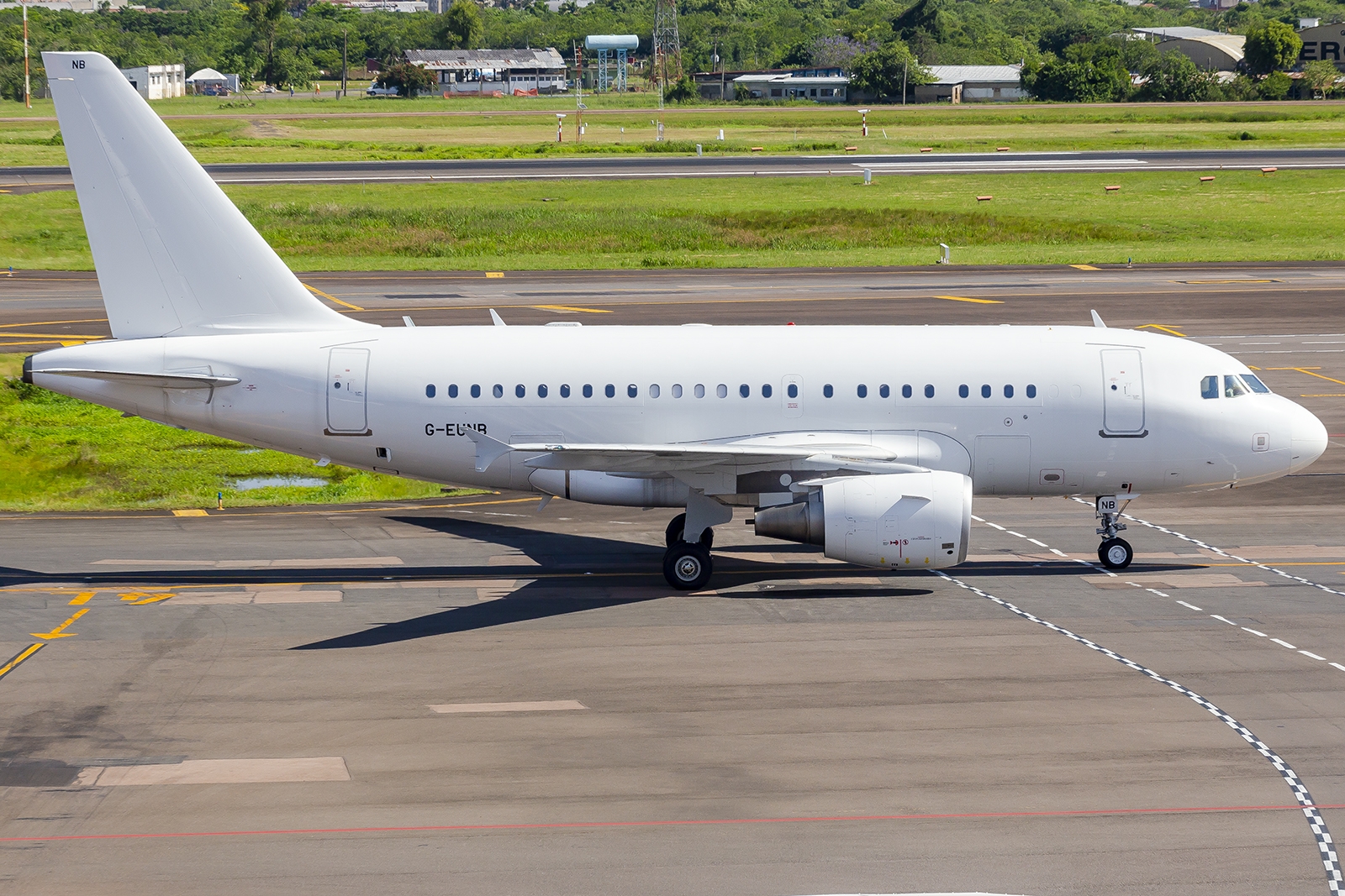 G-EUNB - Airbus A318