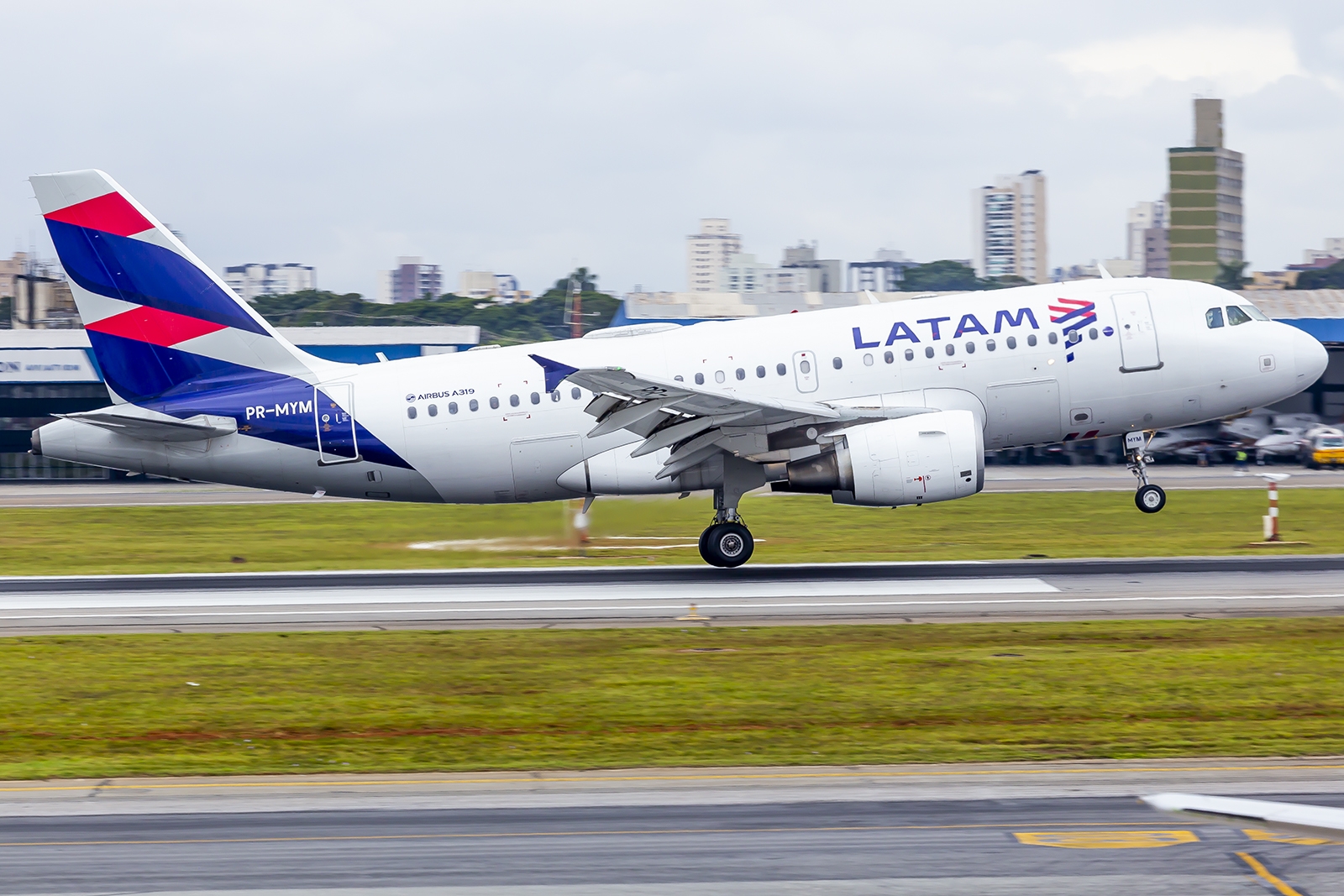 PR-MYM - Airbus A319