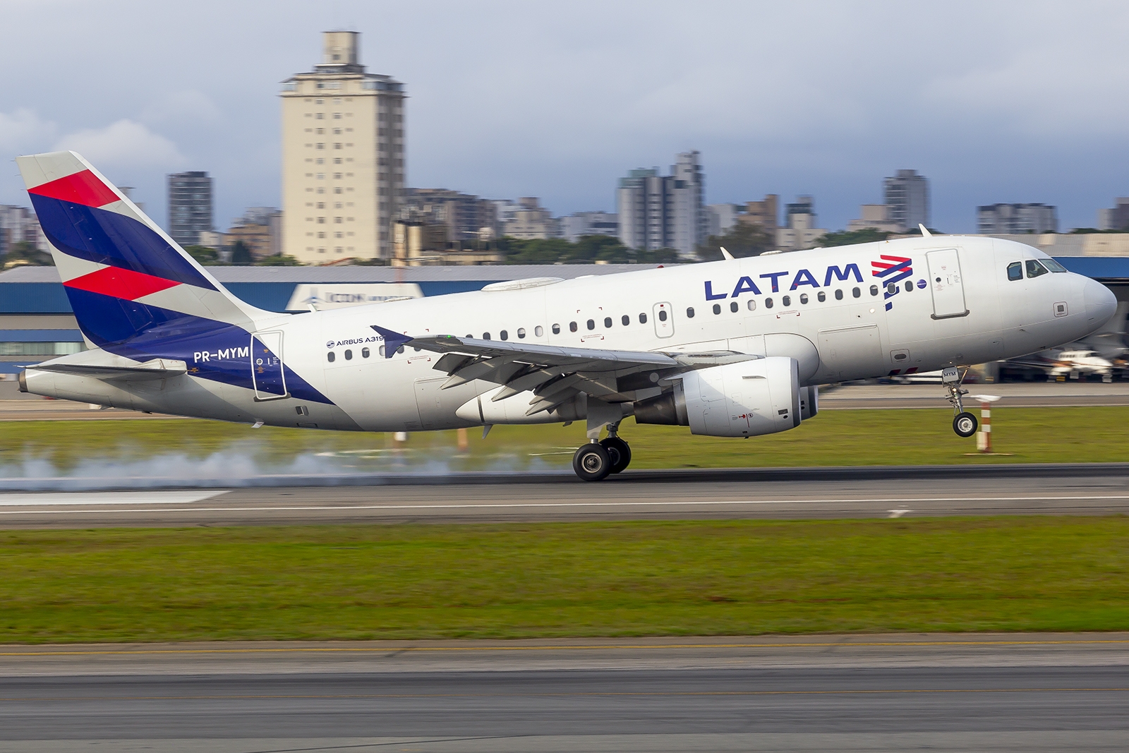 PR-MYM - Airbus A319