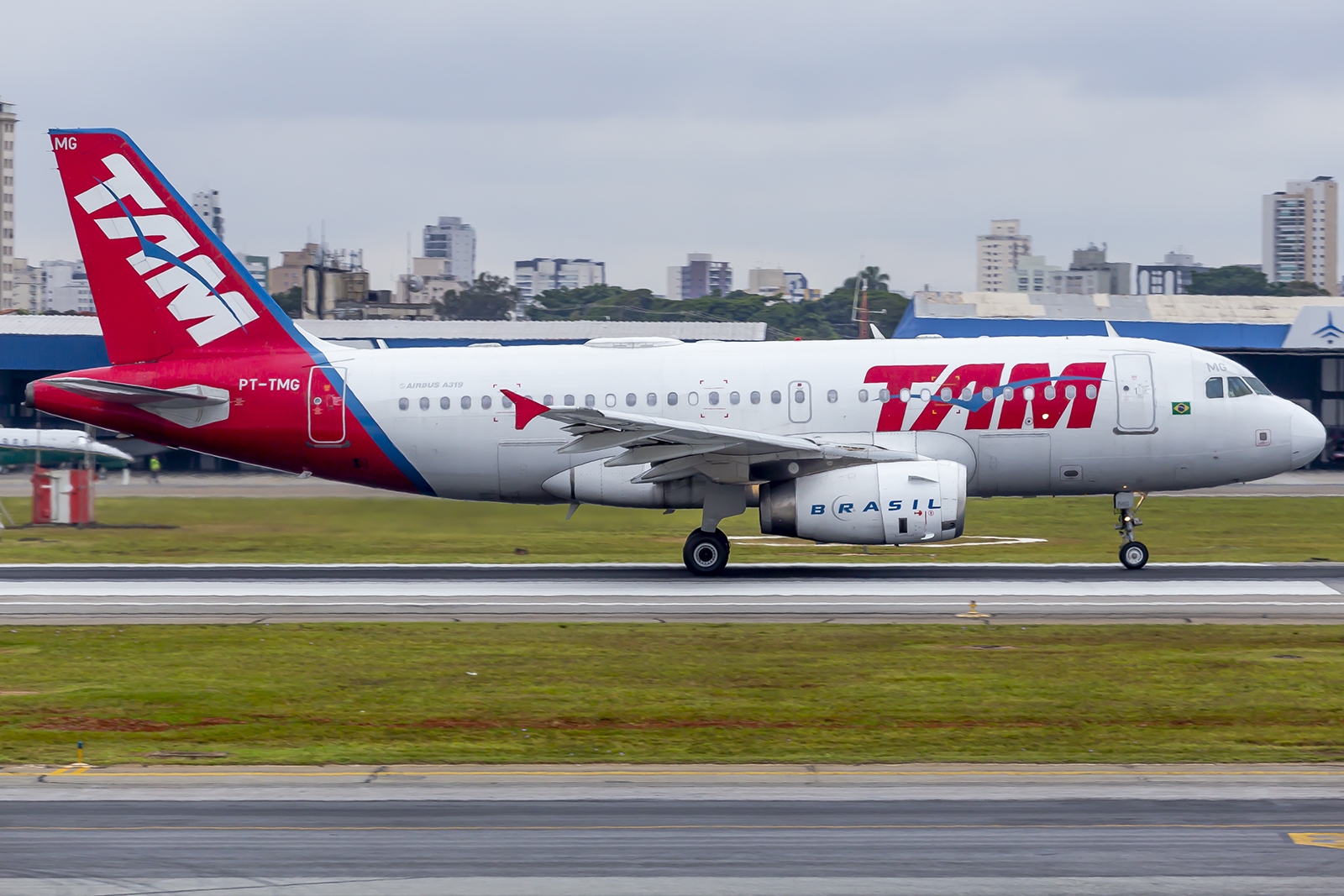 PT-TMG - Airbus A319