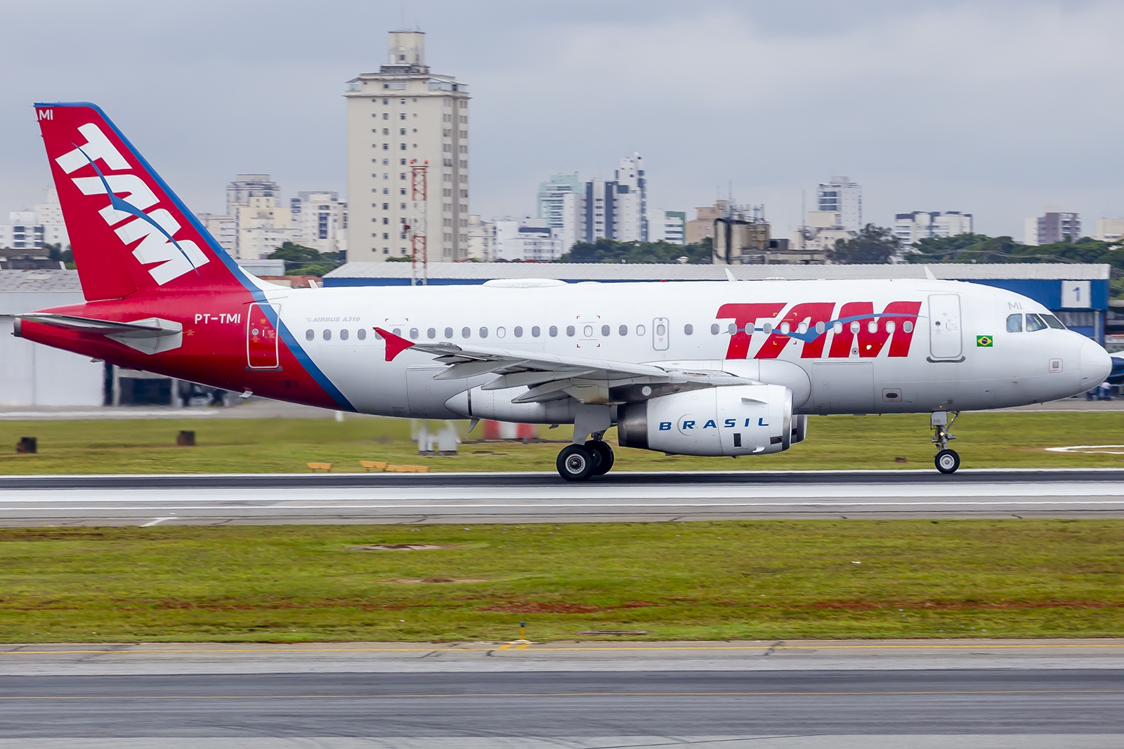 PT-TMI - Airbus A319