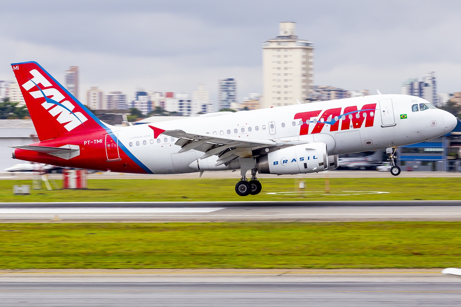 PT-TMI - Airbus A319