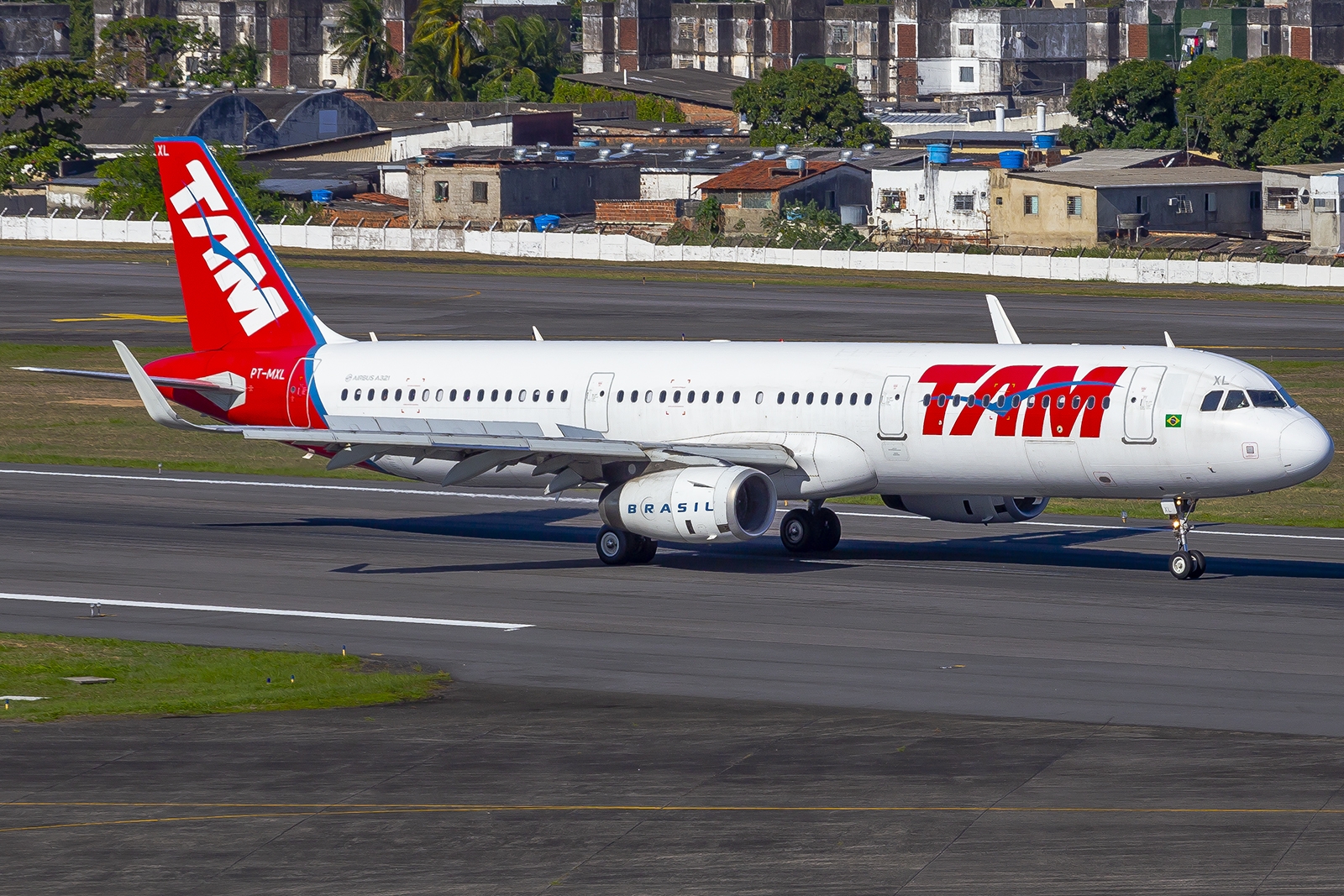 PT-MXL - Airbus A321