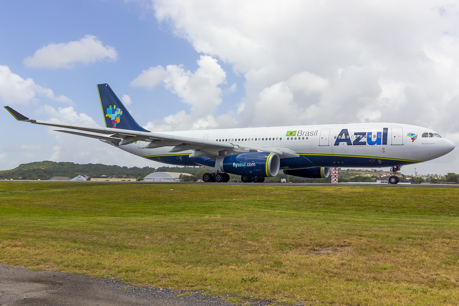 PR-AIW - Airbus A330-200