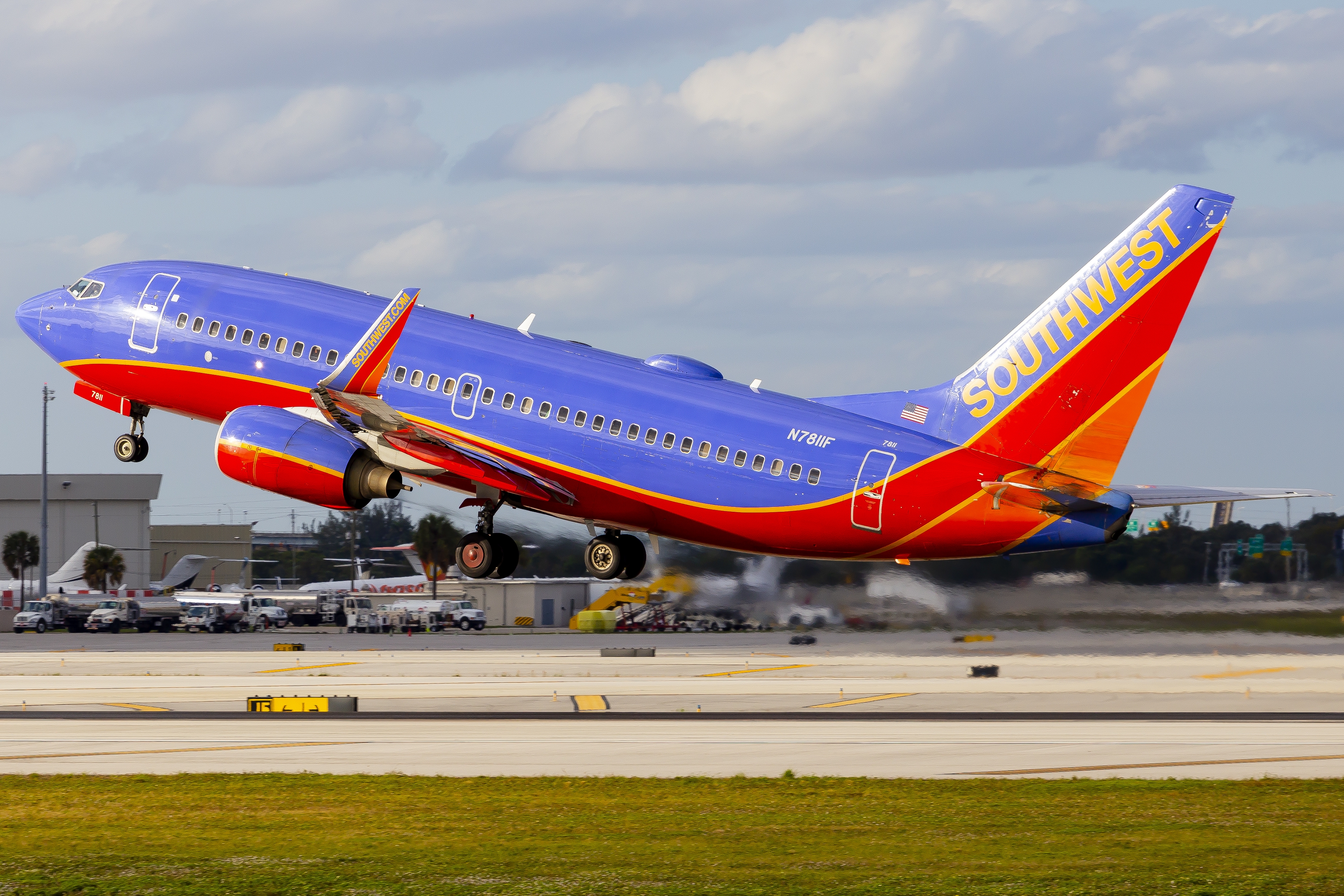 N7811F - Boeing 737-700