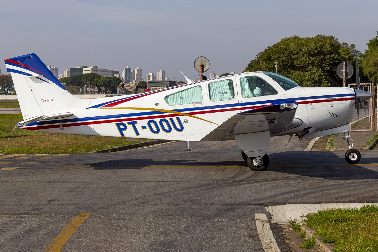 PT-OOU - Beechcraft F33A Bonanza