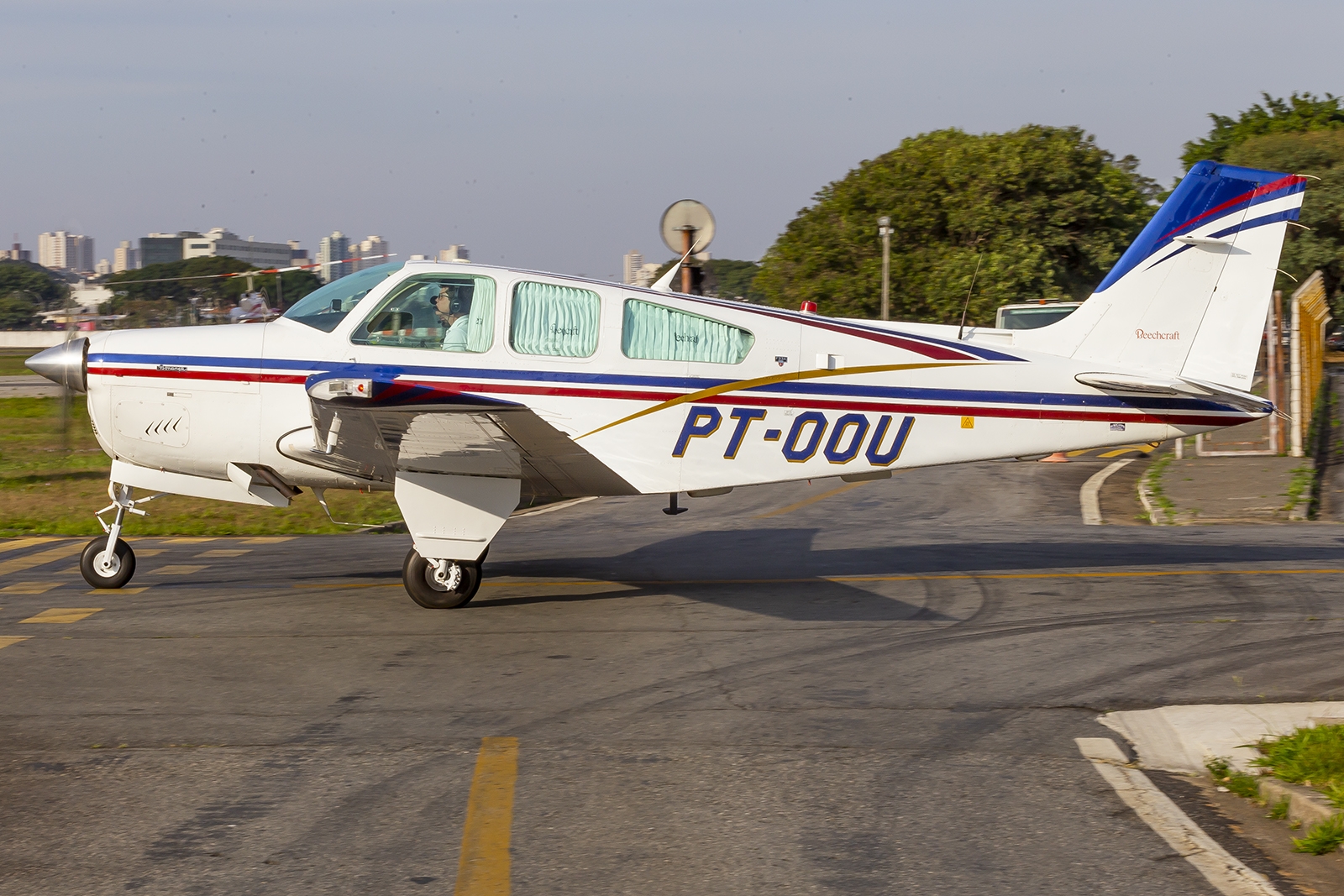 PT-OOU - Beechcraft F33A Bonanza