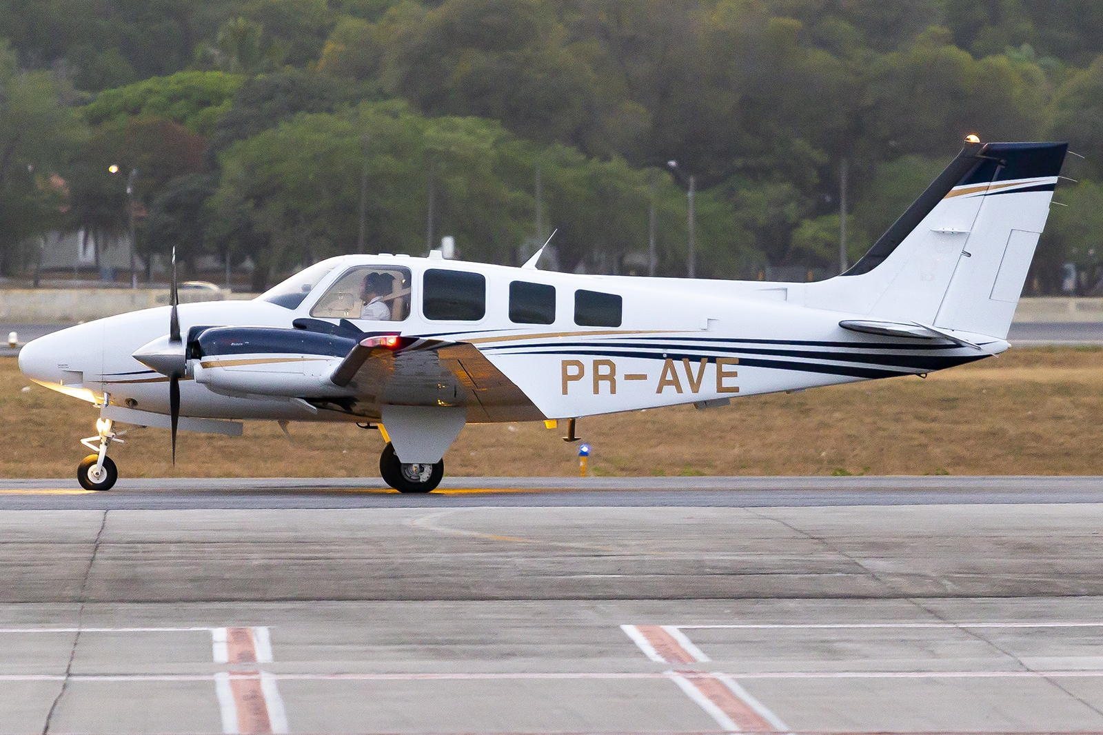 PR-AVE - Beechcraft G58 Baron