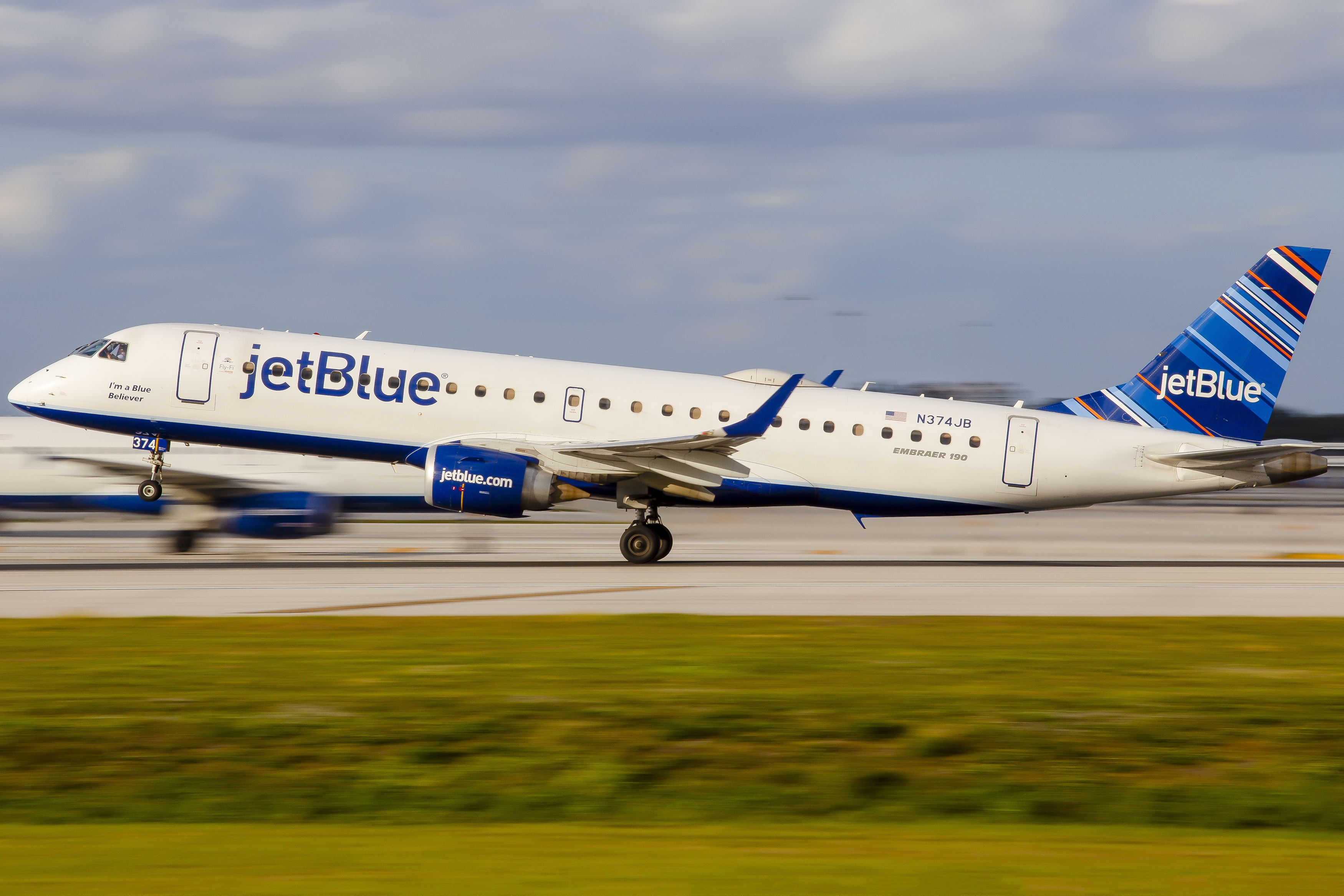 N374JB - Embraer 190-100