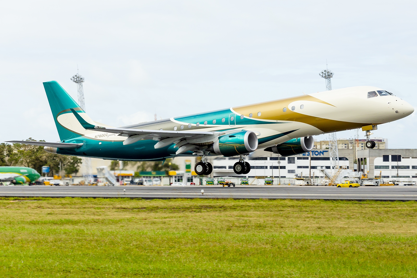 N760CC - Embraer 190 Lineage 1000