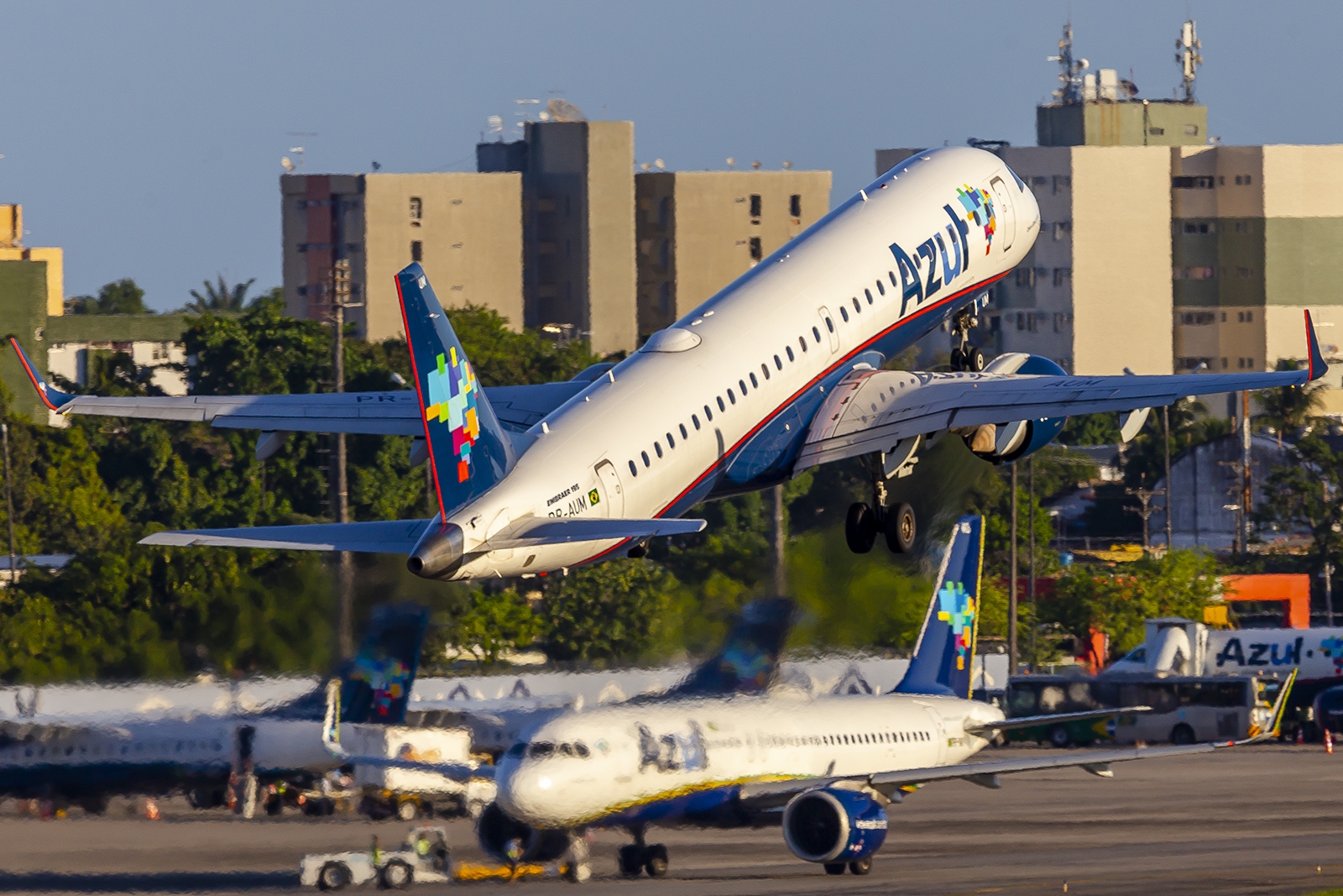 PR-AUM - Embraer 190-200