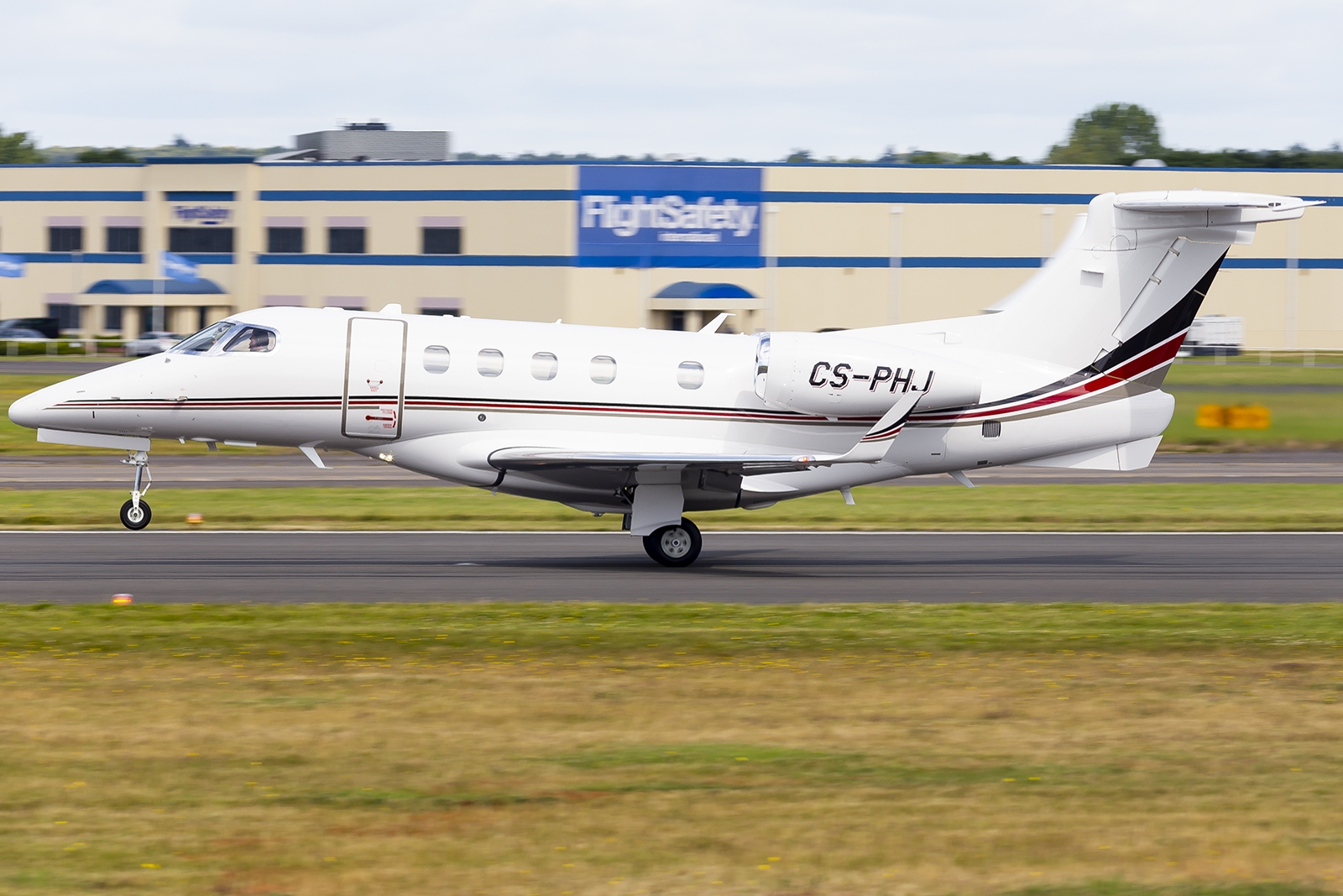 CS-PHJ - Embraer EMB-505 Phenom 300