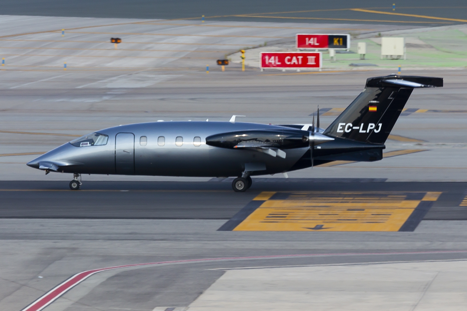 EC-LPJ - Piaggio P-180 Avanti