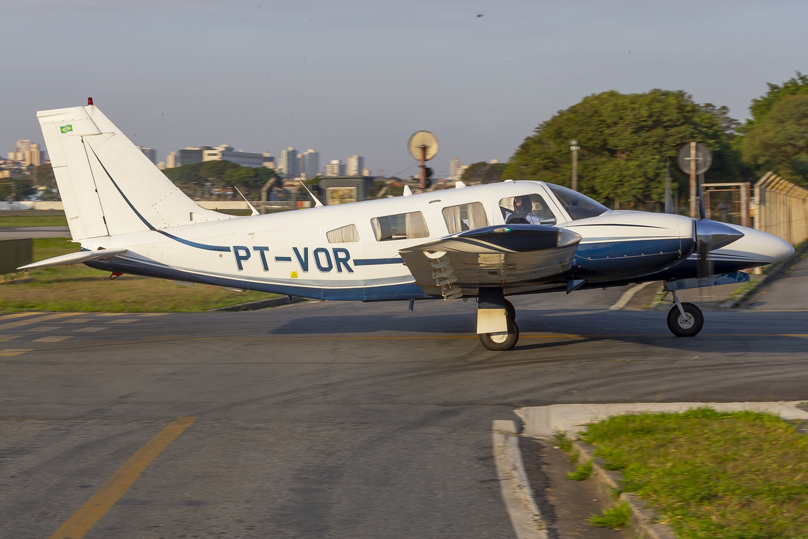 PT-VOR - Embraer EMB-810C Seneca II