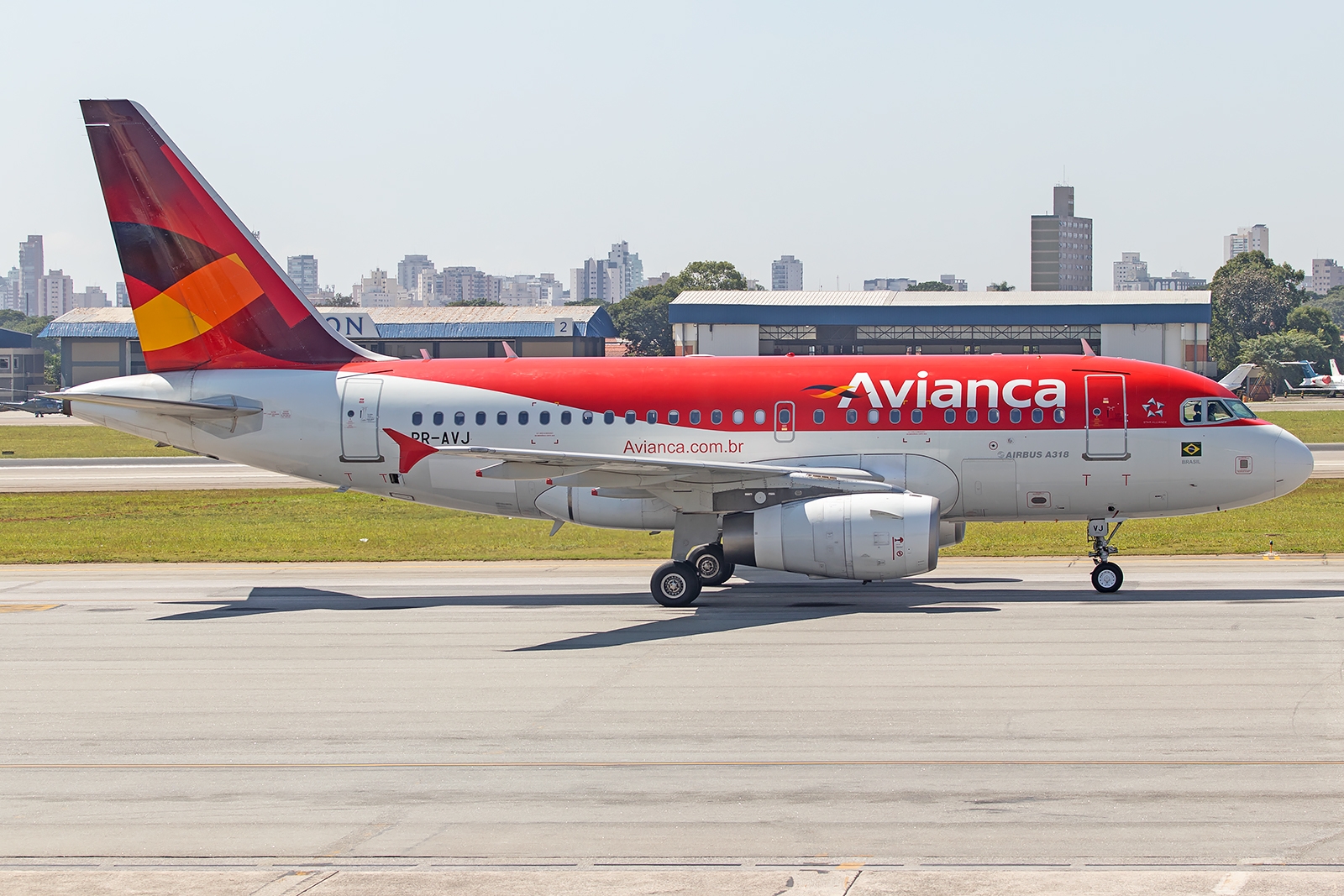 PR-AVJ - Airbus A318