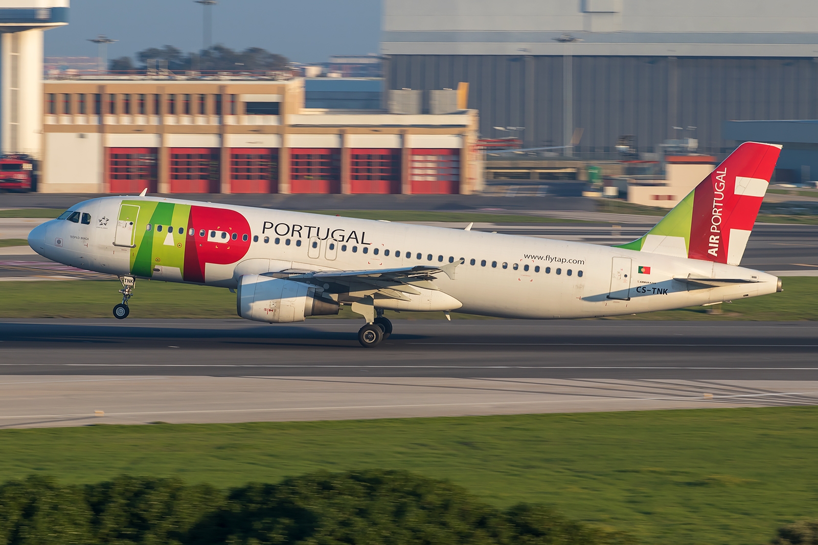 CS-TNK - Airbus A320