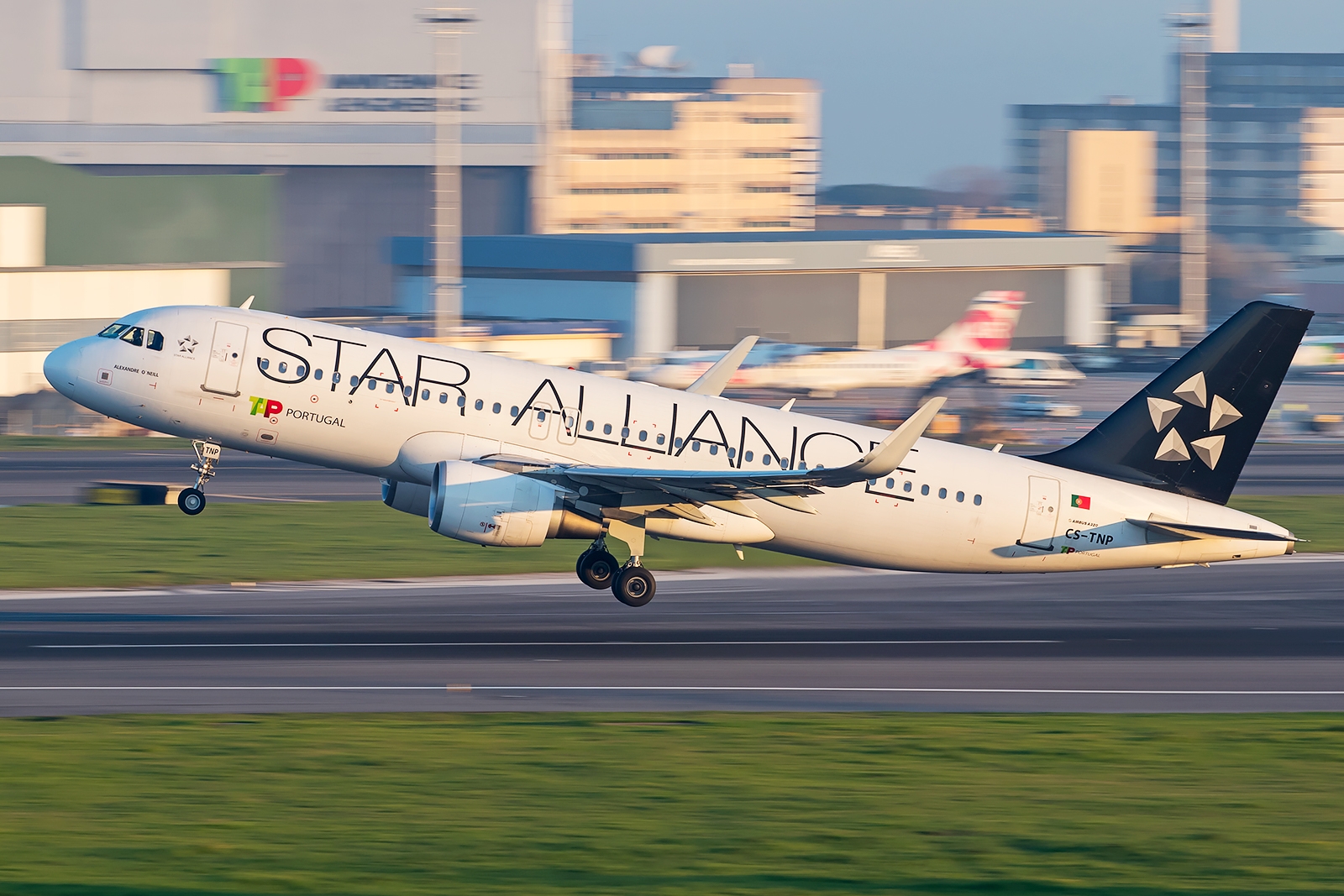 CS-TNP - Airbus A320