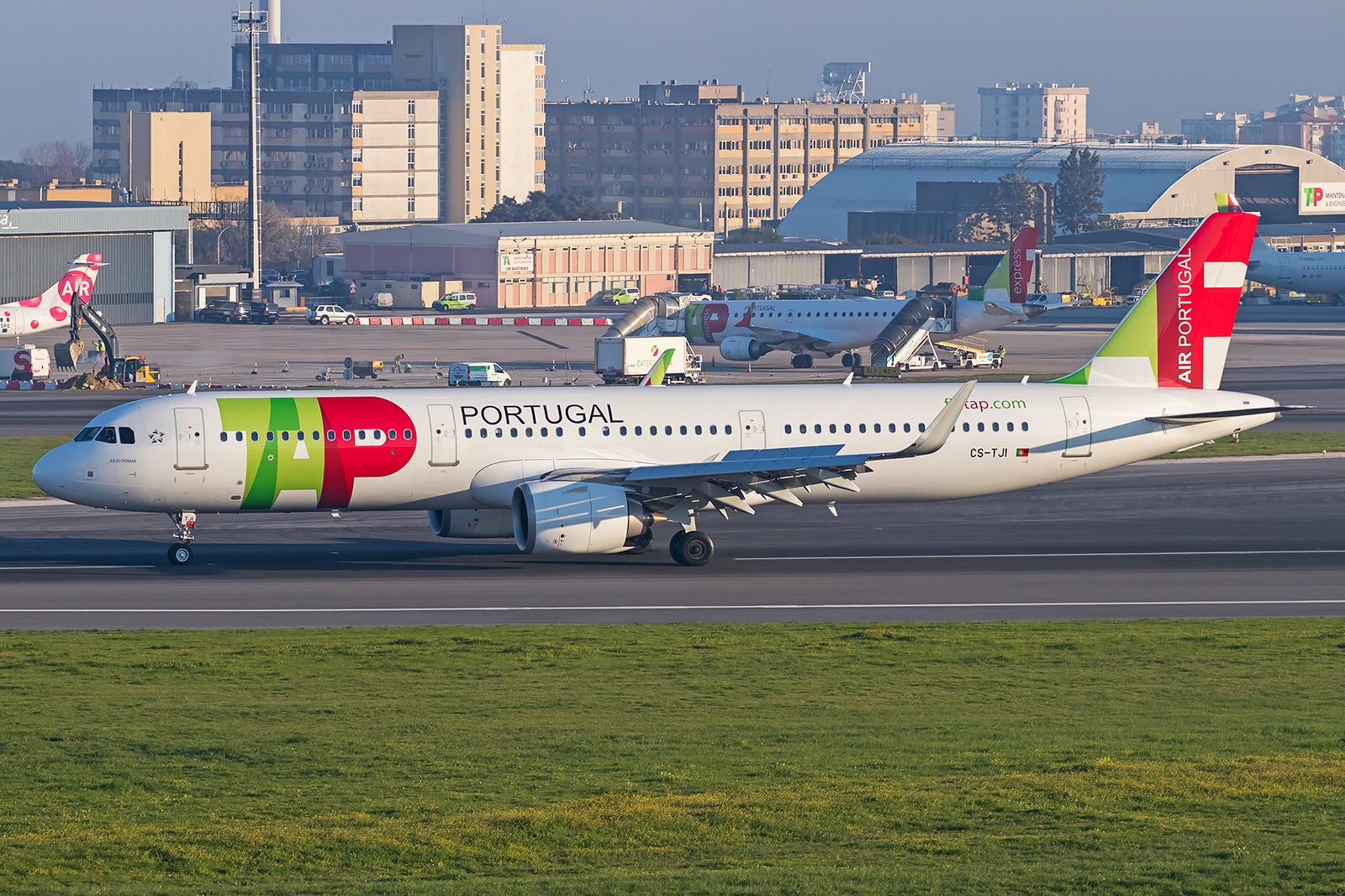 CS-TJI - Airbus A321