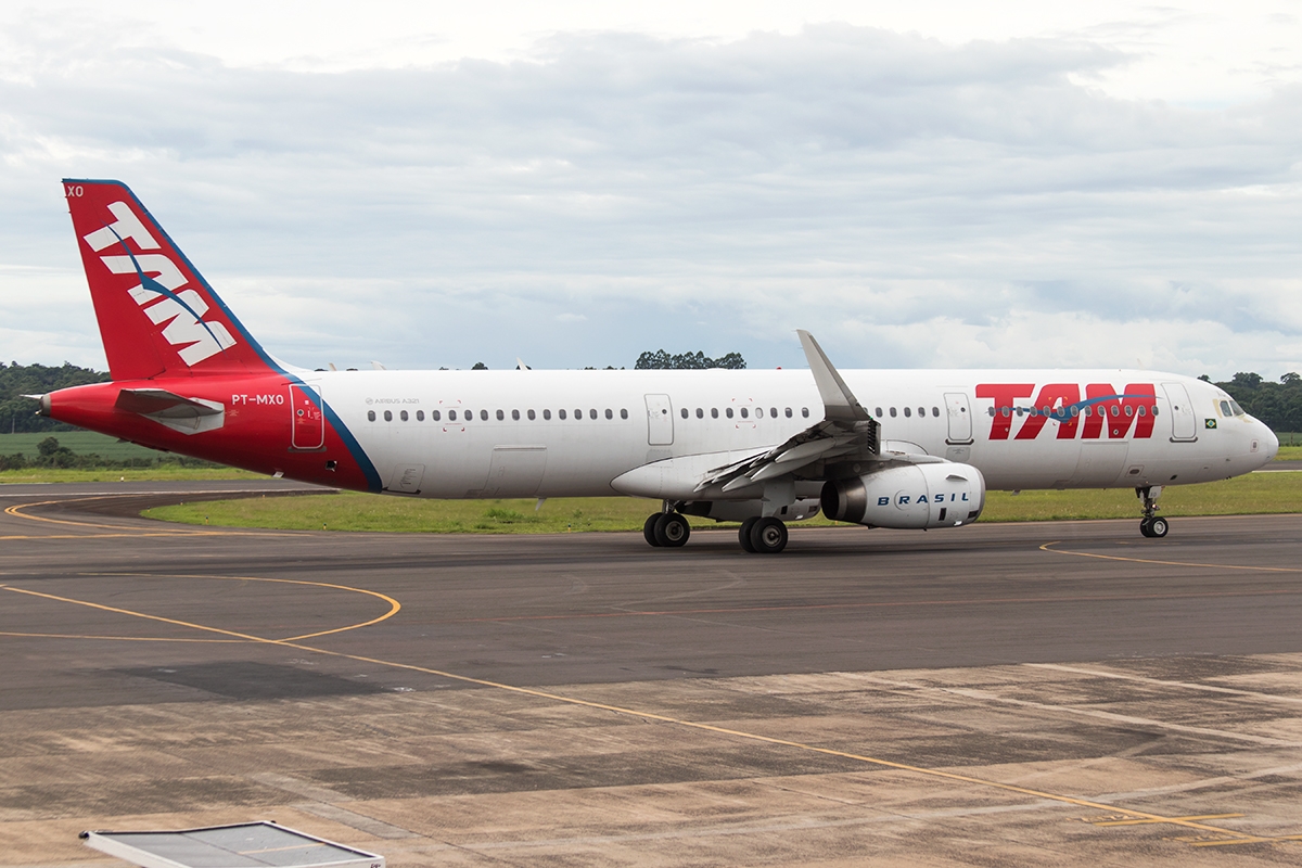 PT-MXO - Airbus A321