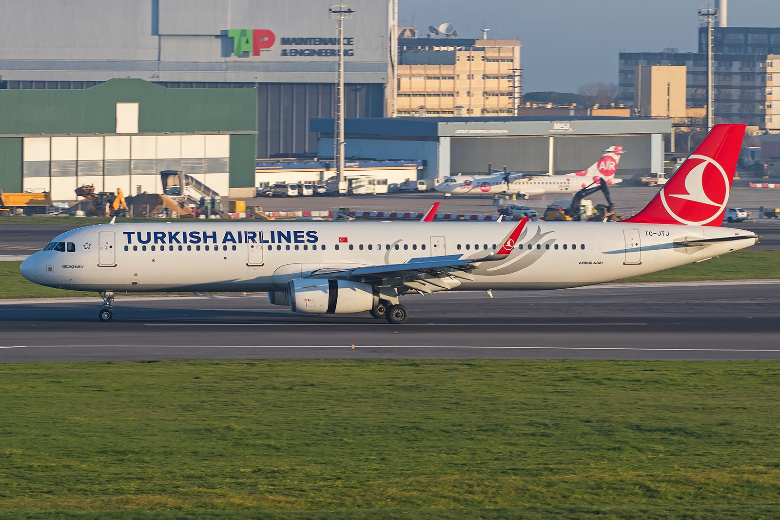 TC-JTJ - Airbus A321