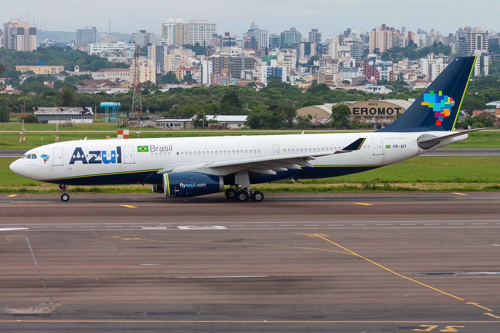 PR-AIY - Airbus A330-200