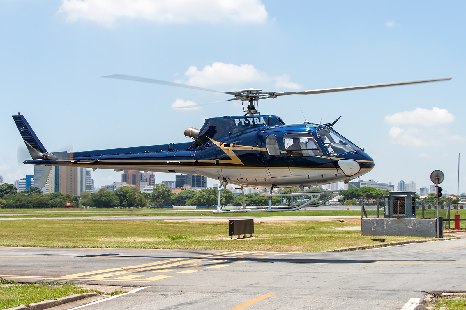 PT-YRA - Helibrás AS 350 Esquilo