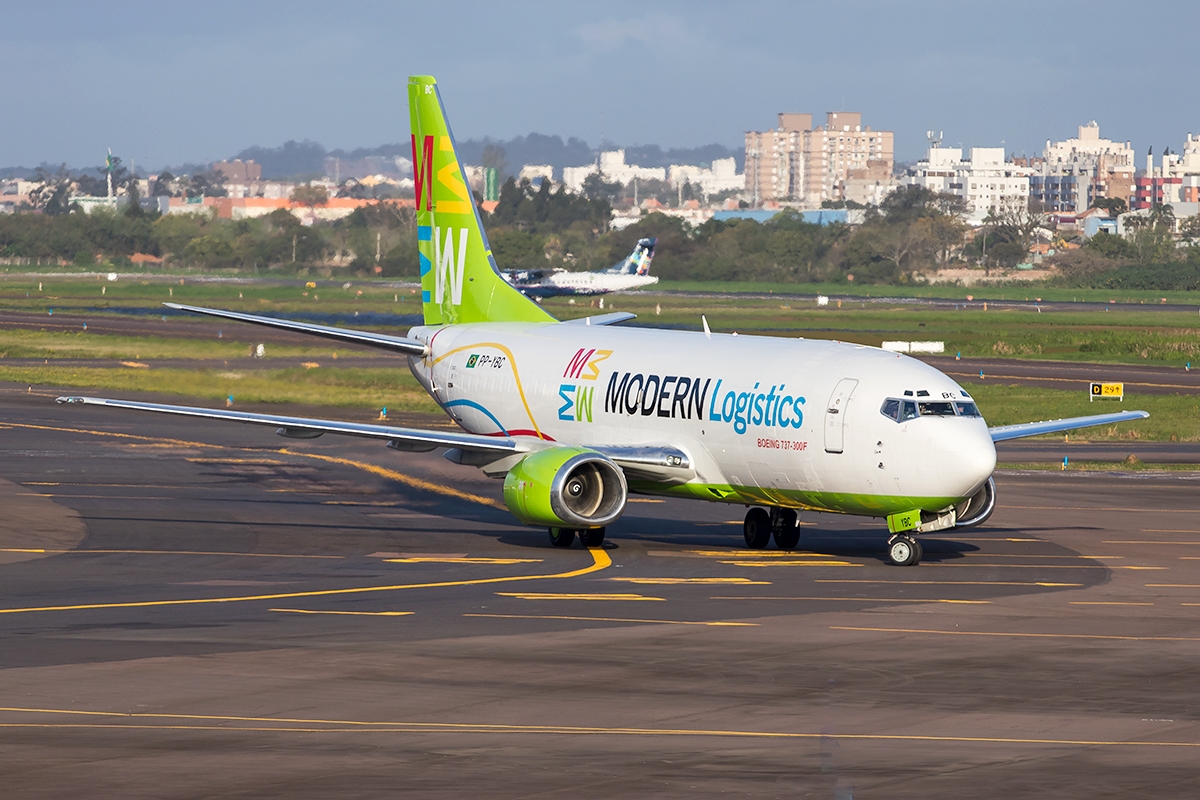 PP-YBC - Boeing 737-300QC