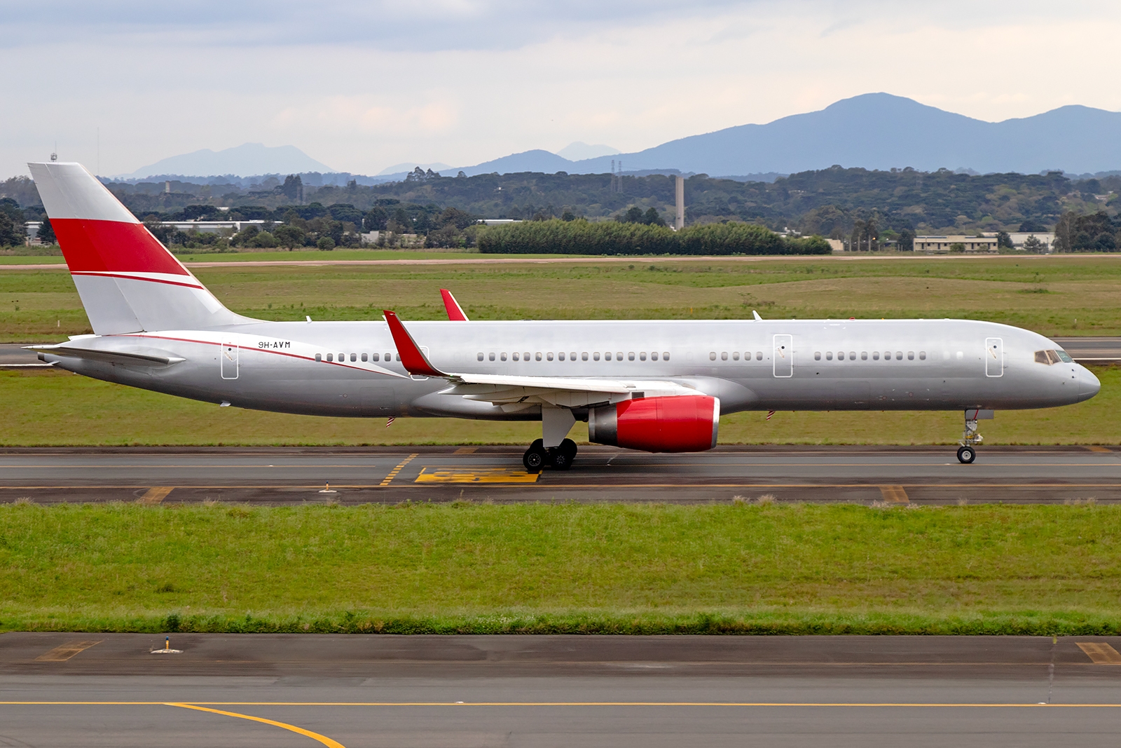 9H-AVM - Boeing 757-200