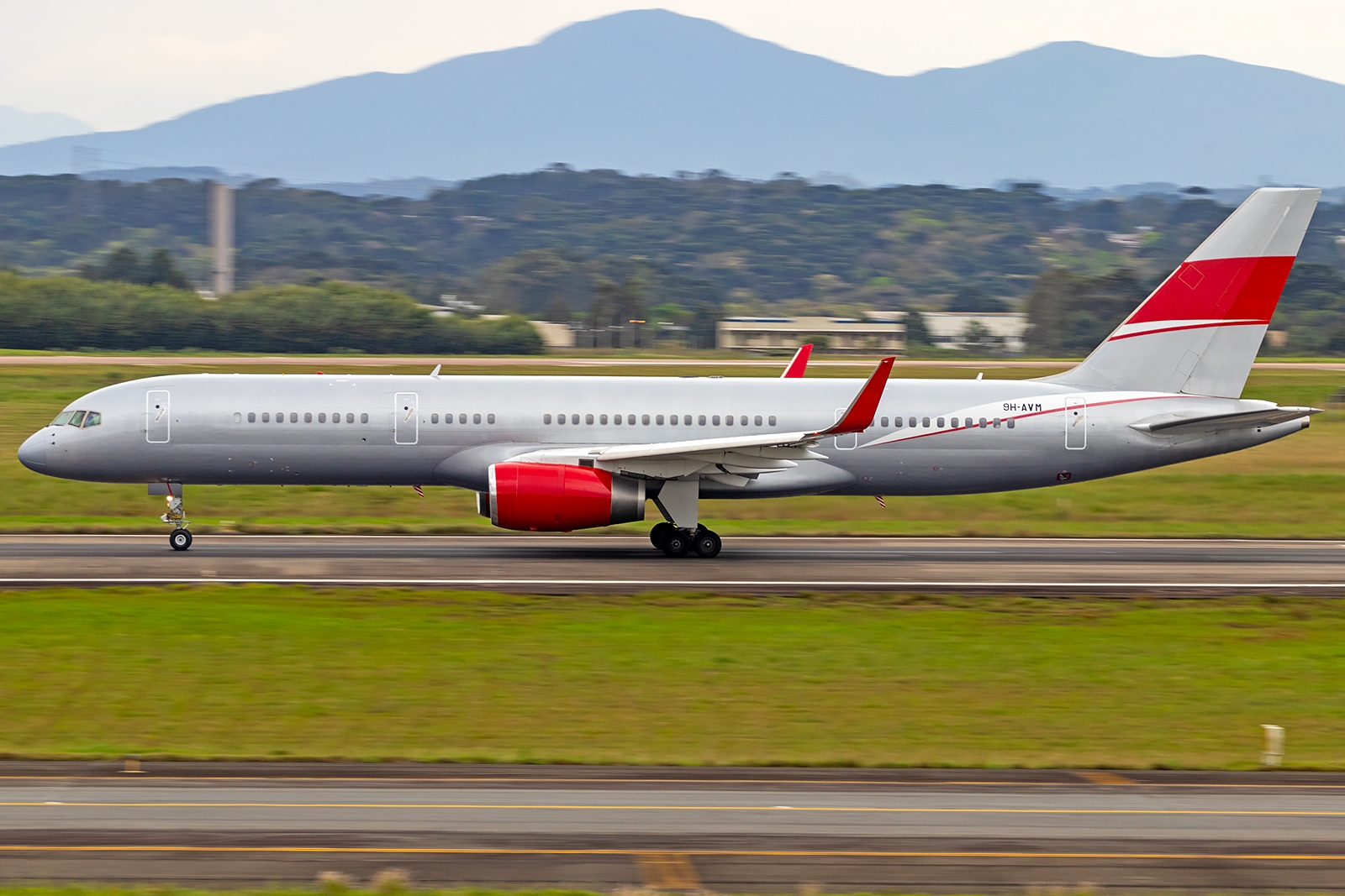 9H-AVM - Boeing 757-200