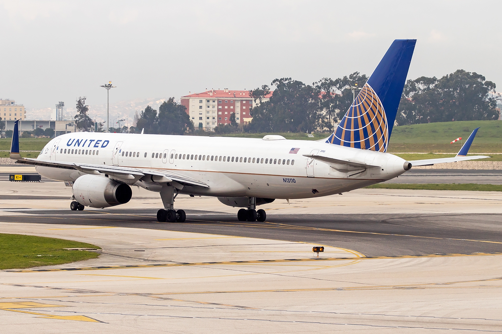 N13110 - Boeing 757-200