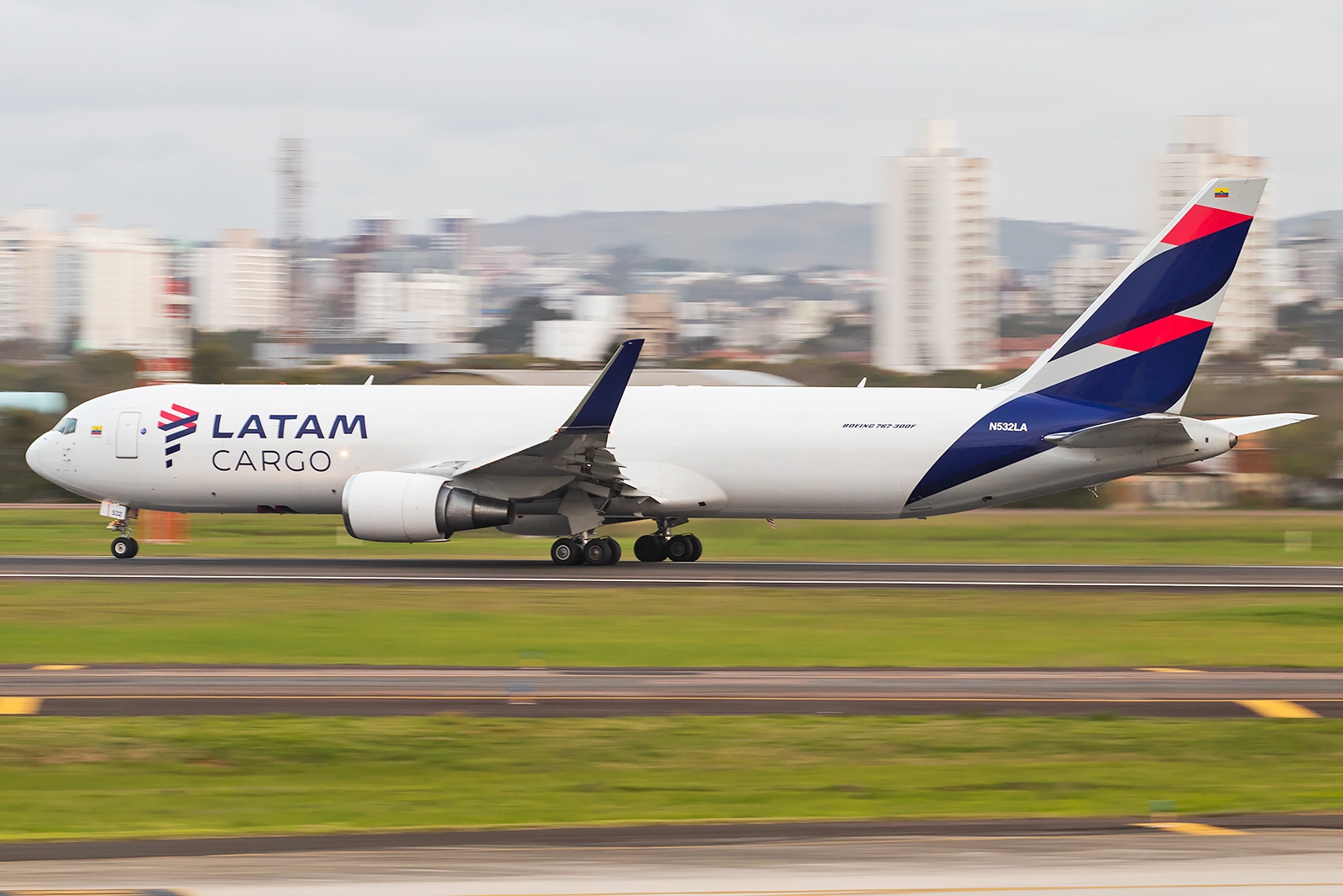 N532LA - Boeing 767-300F